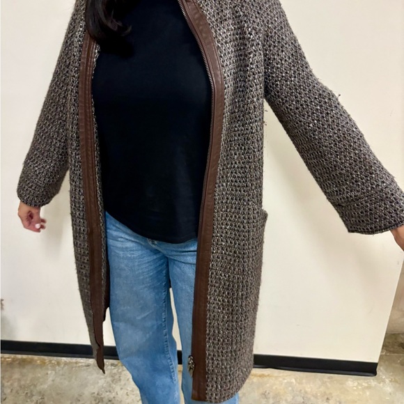 Tory Burch mid-length coat with brown leather trim and a tweed weave. - Picture 6 of 17